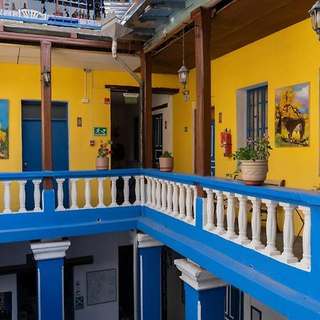 Blue Door Housing Historic Quito Hotel Exterior foto