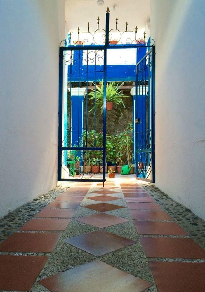Blue Door Housing Historic Quito Hotel Exterior foto