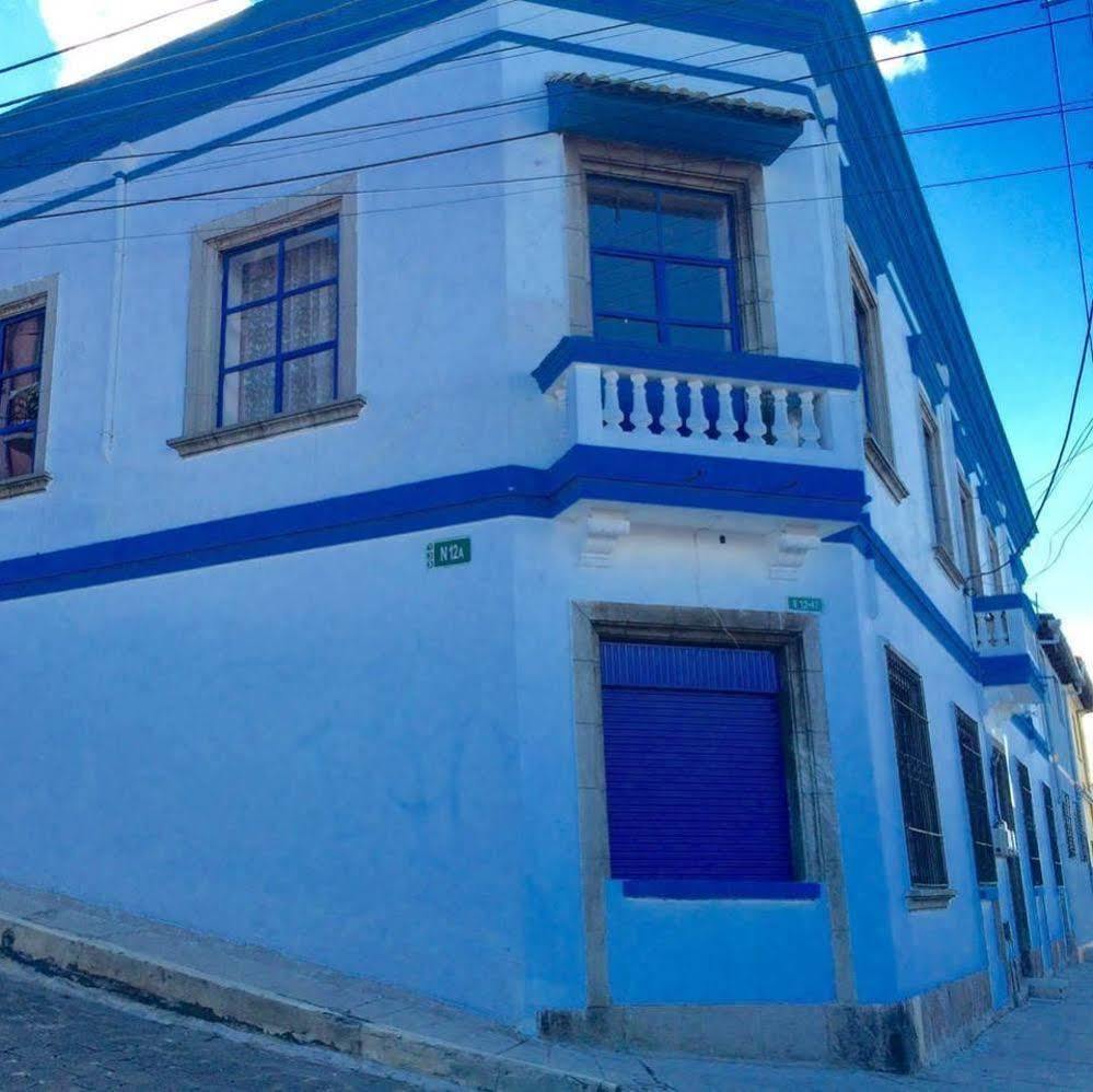 Blue Door Housing Historic Quito Hotel Exterior foto