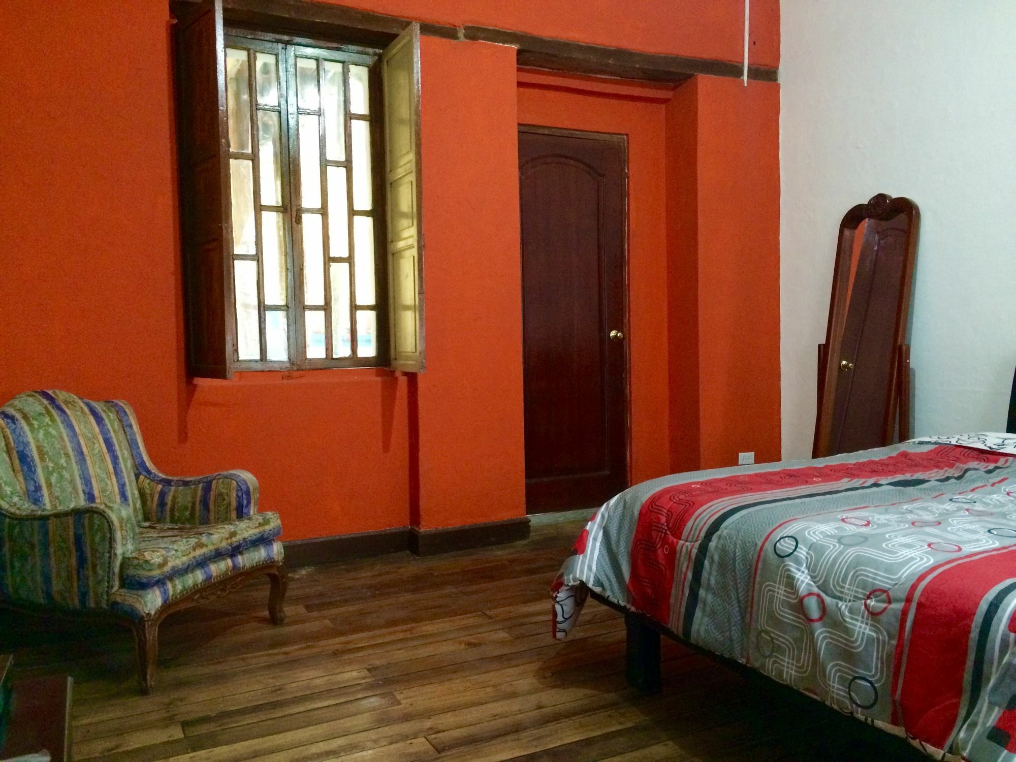 Blue Door Housing Historic Quito Hotel Exterior foto