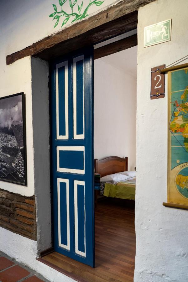 Blue Door Housing Historic Quito Hotel Exterior foto