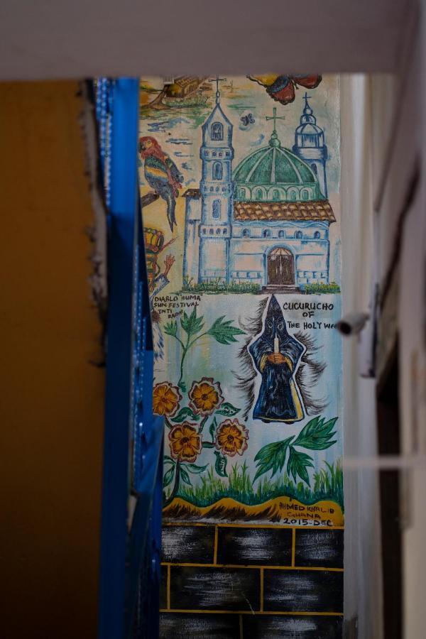 Blue Door Housing Historic Quito Hotel Exterior foto