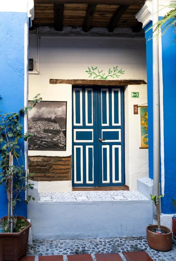 Blue Door Housing Historic Quito Hotel Exterior foto