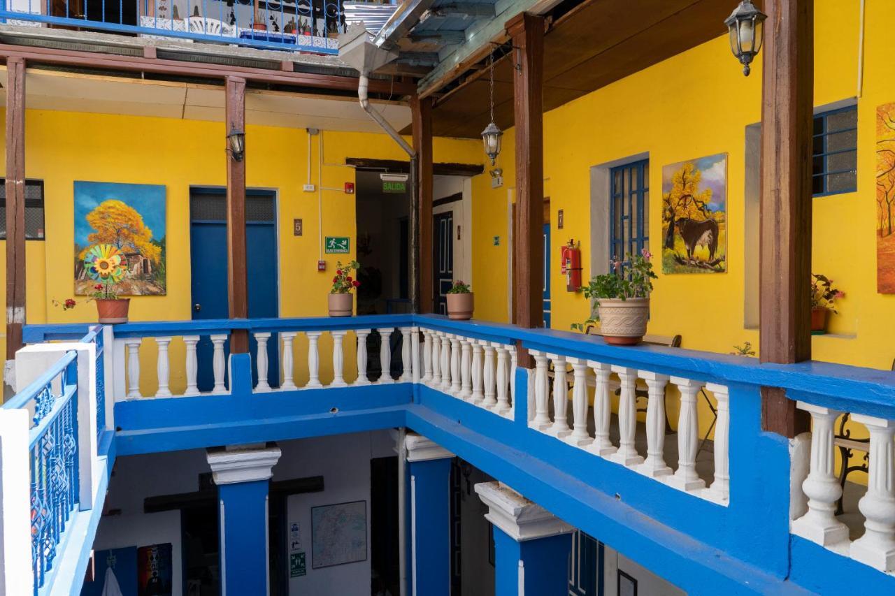 Blue Door Housing Historic Quito Hotel Exterior foto